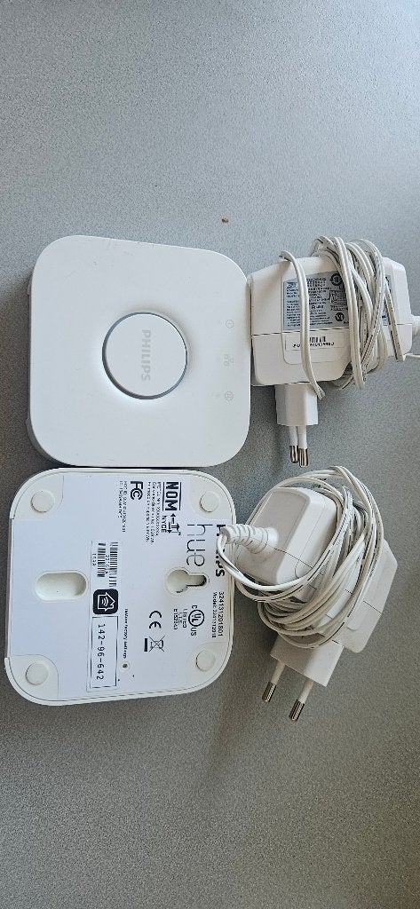 Philips Hue Bridge V2 (2 stuks) – Werken perfect, Ophalen, Gebruikt