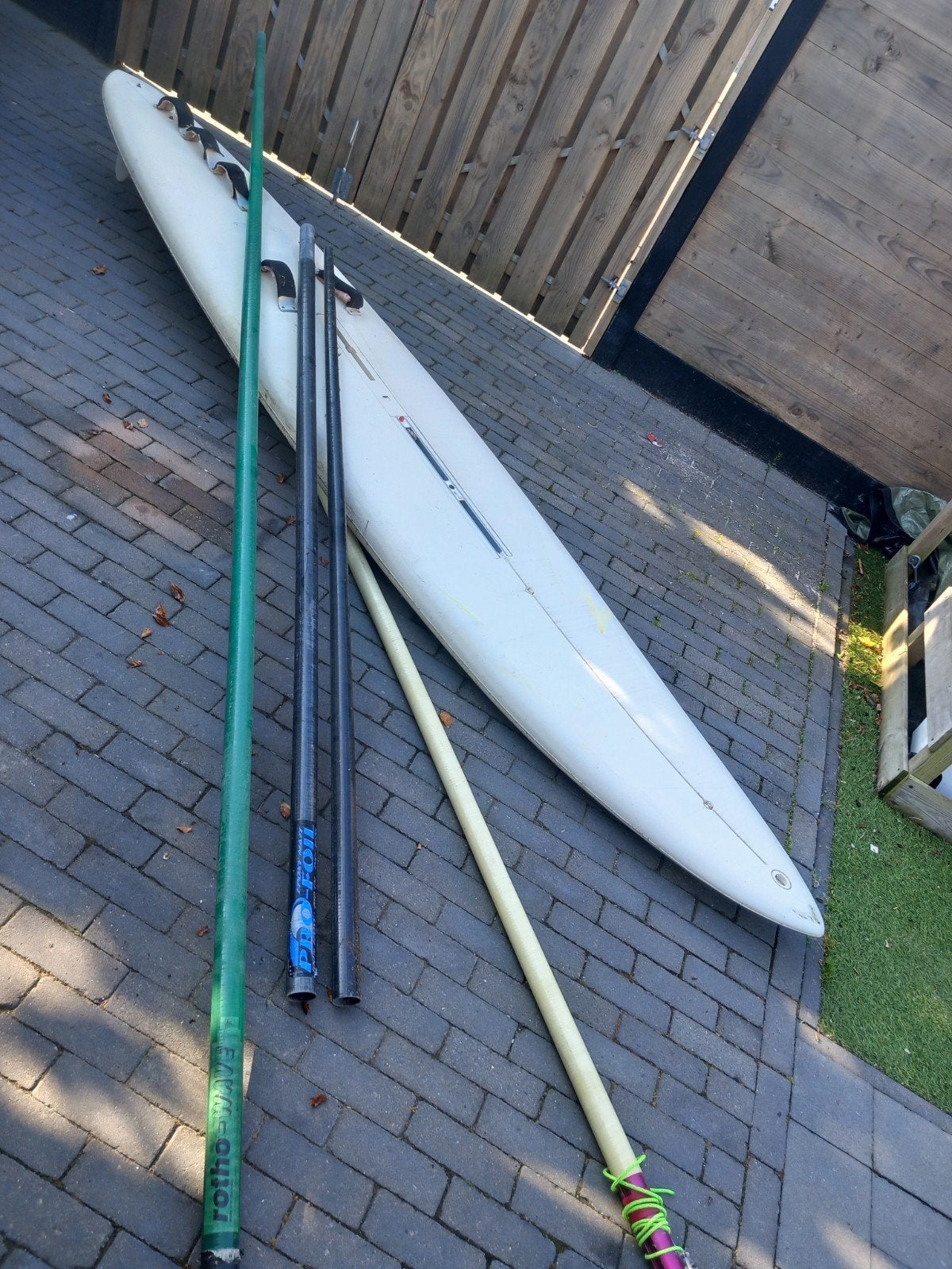 Complete Windsurfset met 3 Zeilen, Plank en Accessoires, Watersport en Boten, Windsurfen, Ophalen, Gebruikt, Complete set