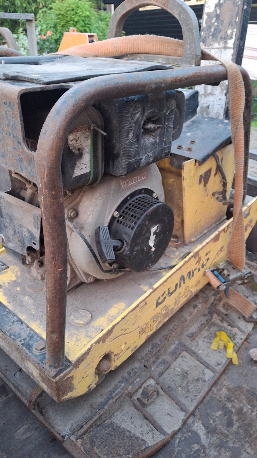 Bomag diesel trilplaat, Ophalen