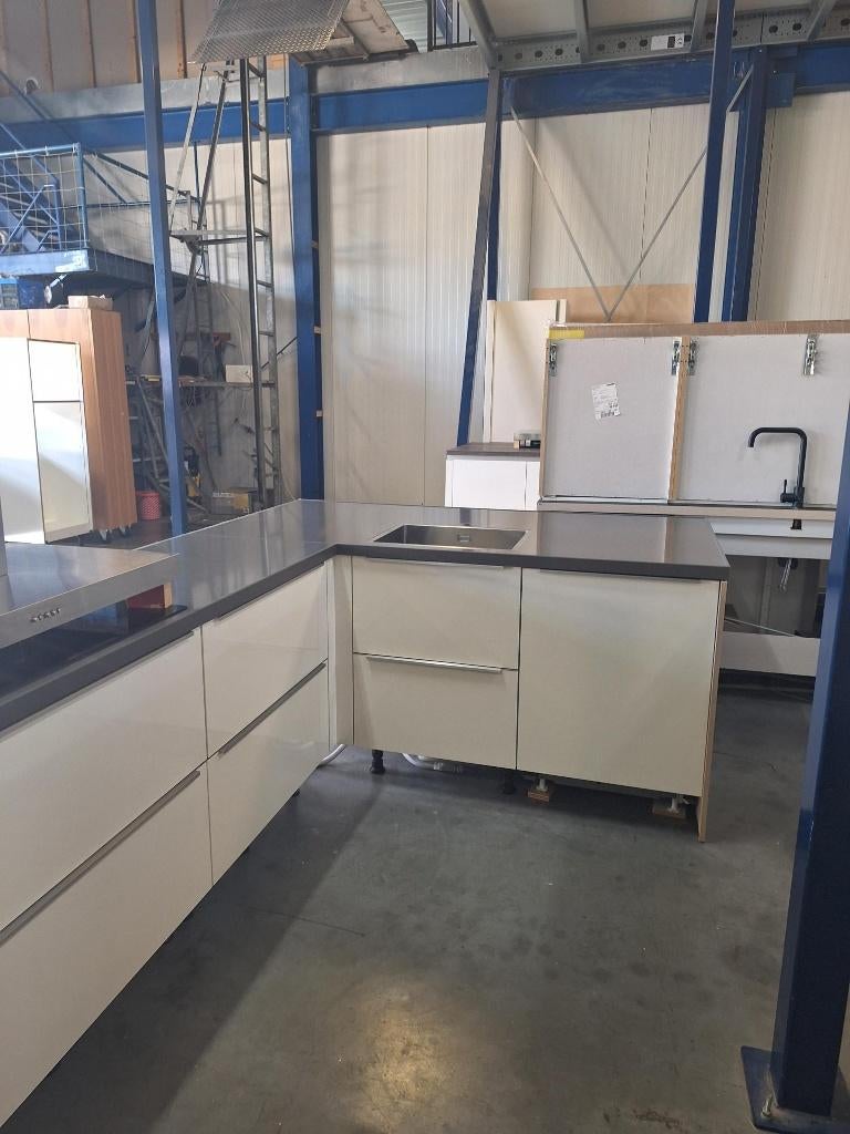 Keuken Compleet met APP 120Keukens op voorraad Nr. 2931, Ophalen of Verzenden, Zo goed als nieuw, Overige typen, Met kookeiland