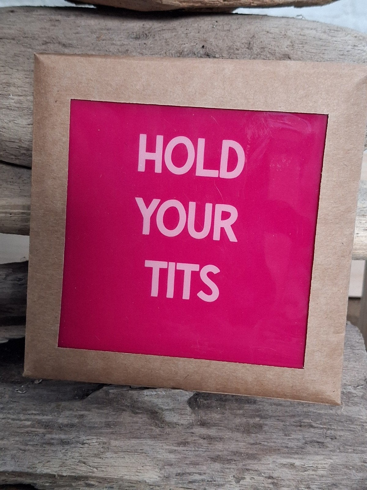 Tegeltje Hold your tits, Verzenden
