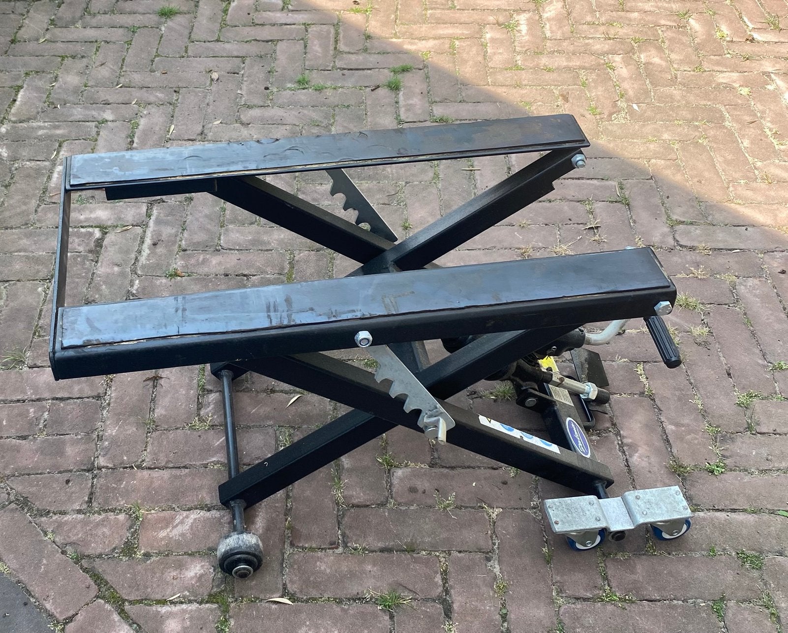 Datona schaarlift voor motor 500 kilo, Auto diversen, Krikken, Ophalen, Zo goed als nieuw, Hydraulisch, Garagekrik