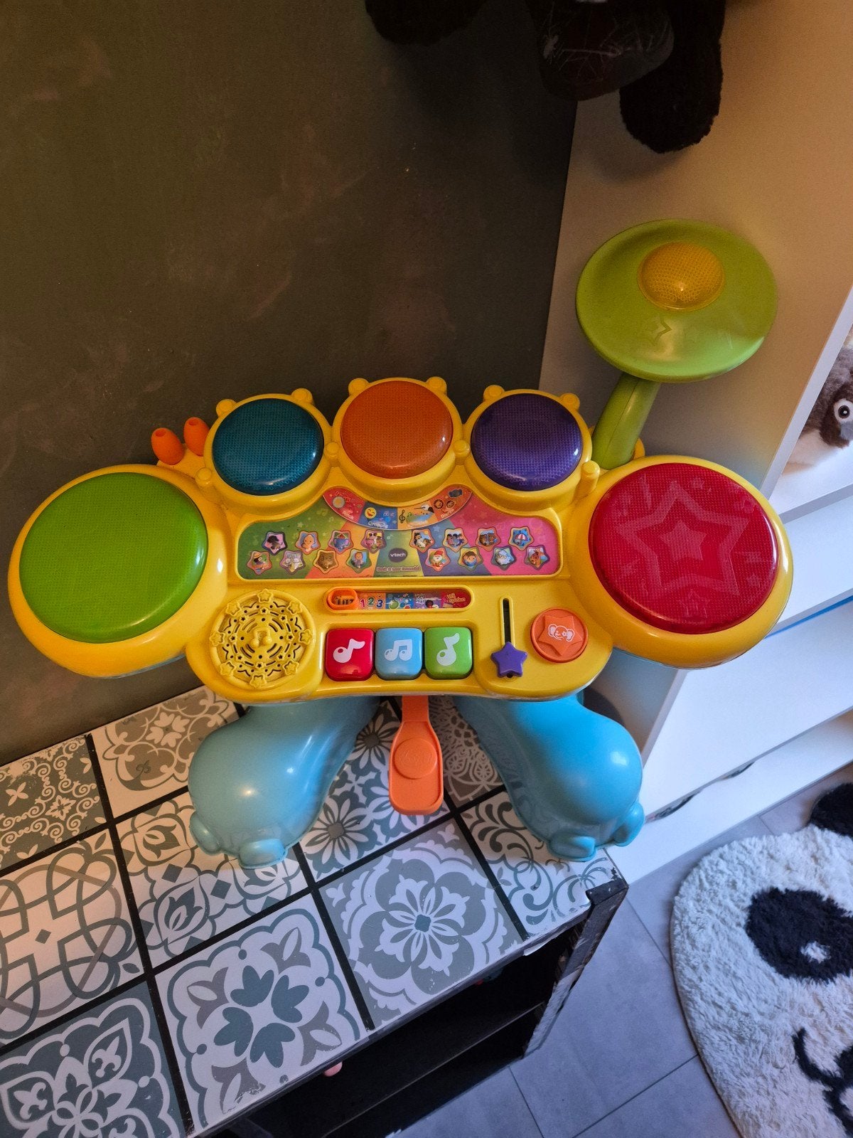 Vrolijk kinder drumstel met krukje, Ophalen, Gebruikt, Jongen of Meisje
