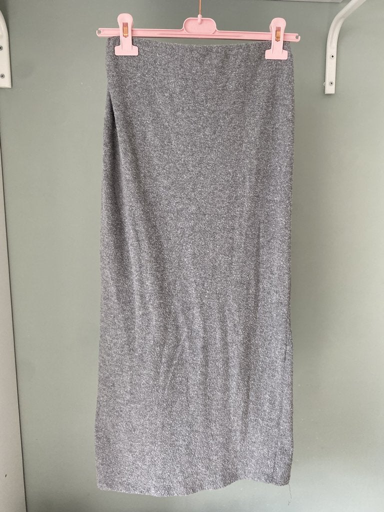 Lange grijze rok - Pull & Bear, Ophalen of Verzenden, Zo goed als nieuw, Grijs, Onder de knie