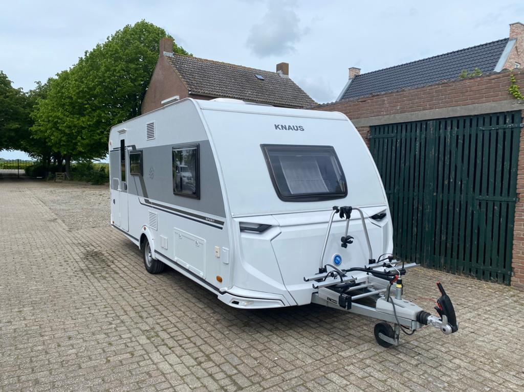 Knaus Sport 500 QDK bj 2022, stapelbed, airco, mover., Dwarsbed, Airco, Treinzit, 5 tot 6 meter