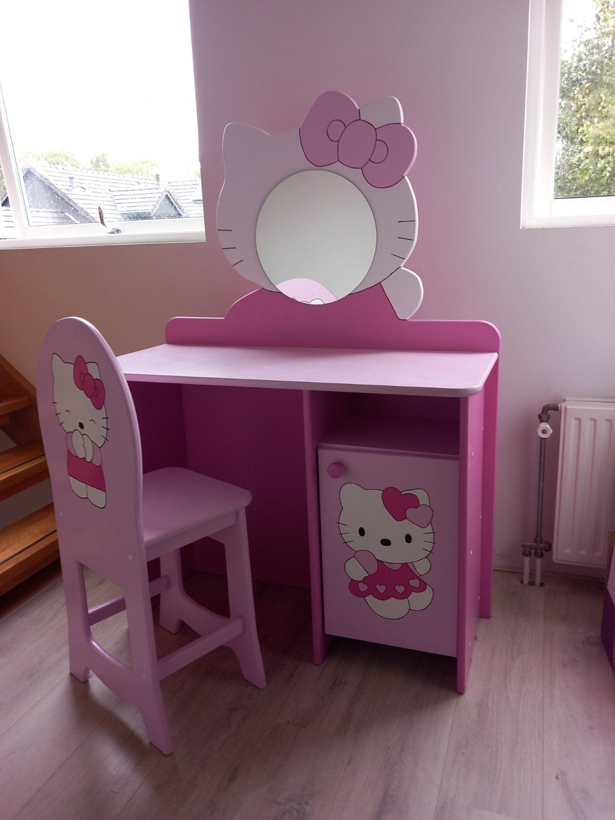 Hello Kitty kaptafel/ bureau met stoel voor kinderen, Kinderen en Baby's, Kinderkamer | Tafels en Stoelen, Ophalen, Gebruikt, Tafel(s) en Stoel(en)
