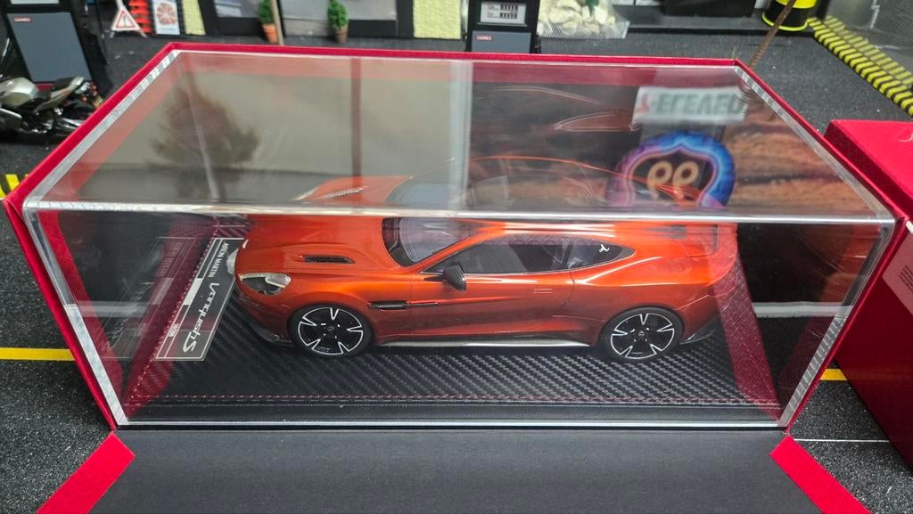 Aston Martin Vanquish S 1:18 Avanstyle Zeldzaam Model, Ophalen of Verzenden, Nieuw, Auto, Overige merken