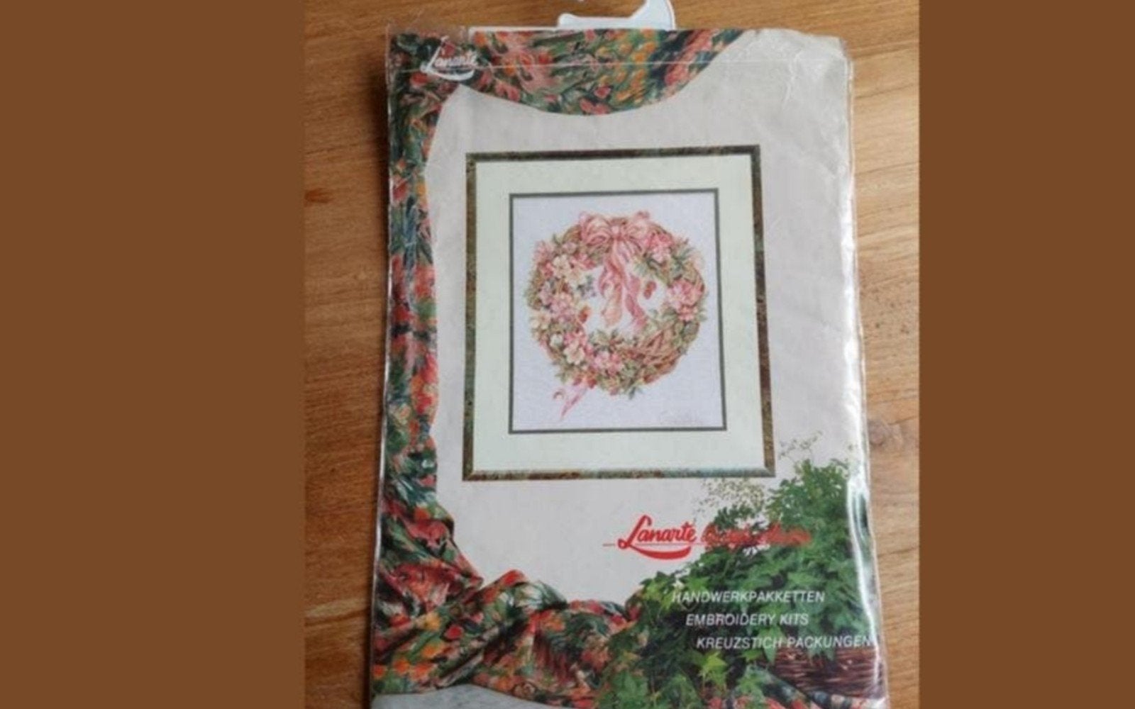 Lanarte borduurpatroon rieten krans met bloemen, Ophalen of Verzenden, Nieuw, Handborduren, Patroon
