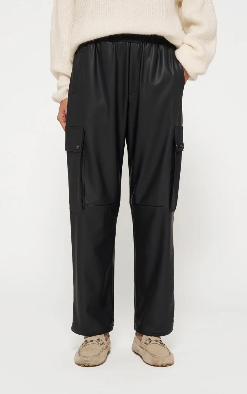 10 days zwarte leatherlook cargobroek maat S nieuw + kaartje, Zwart, Nieuw, Ophalen of Verzenden, Maat 36 (S)