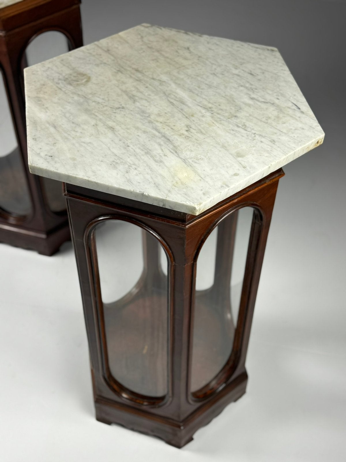 Paar octagonale vitrines 19e eeuw, Ophalen of Verzenden