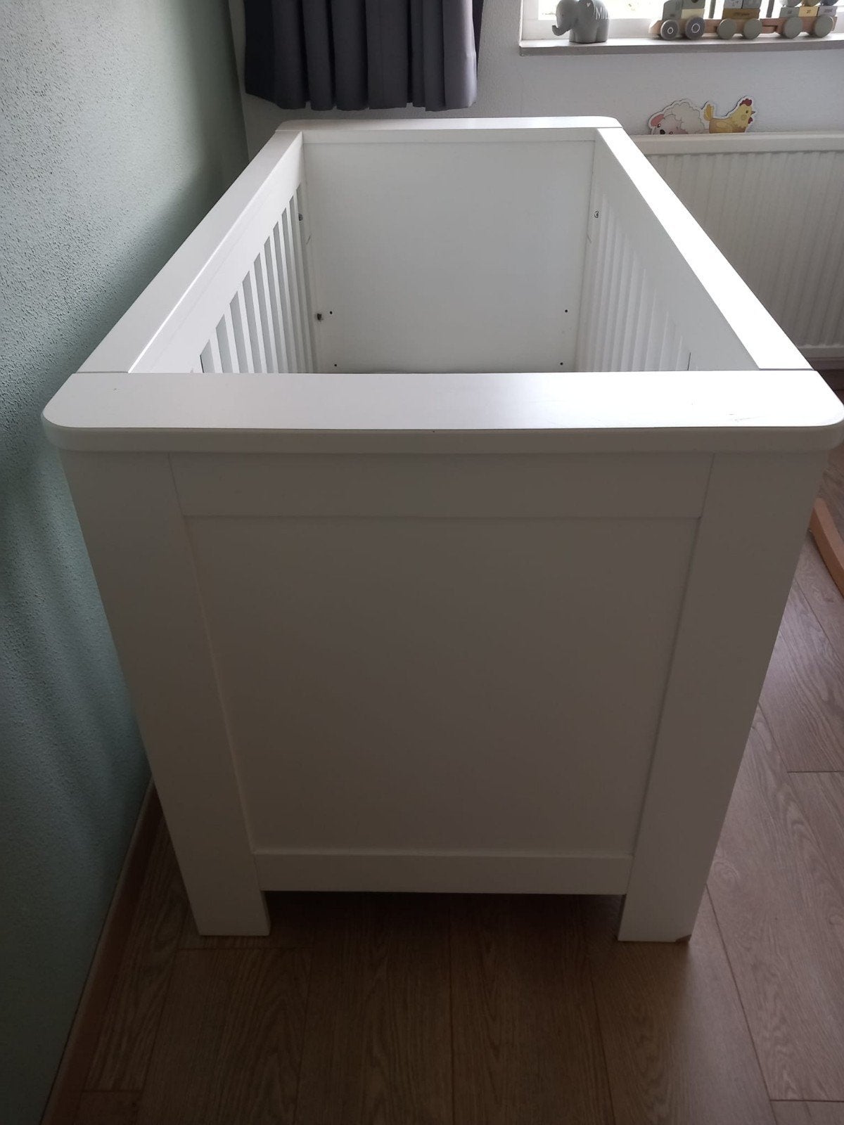 Wit babybed merk Comingkids 60x120 cm, Ophalen, Gebruikt, 70 tot 85 cm, Lattenbodem