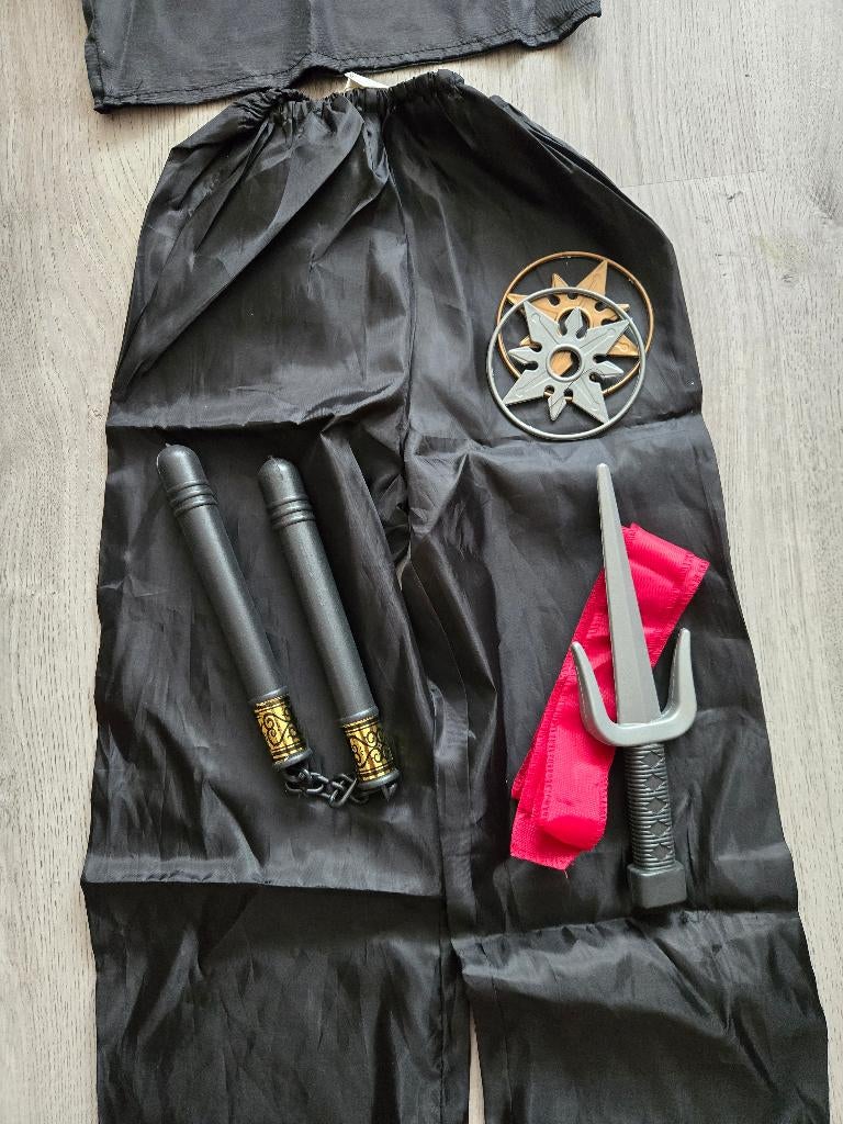 Nieuwe leuke Ninja out met accessoires mt 110, Ophalen of Verzenden, Nieuw, 110 t/m 116, Meisje