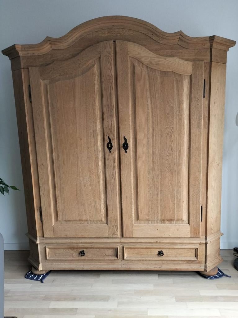 Massief Europees eikenhouten toogkast, Gebruikt, Klassiek, 150 tot 200 cm, Eikenhout