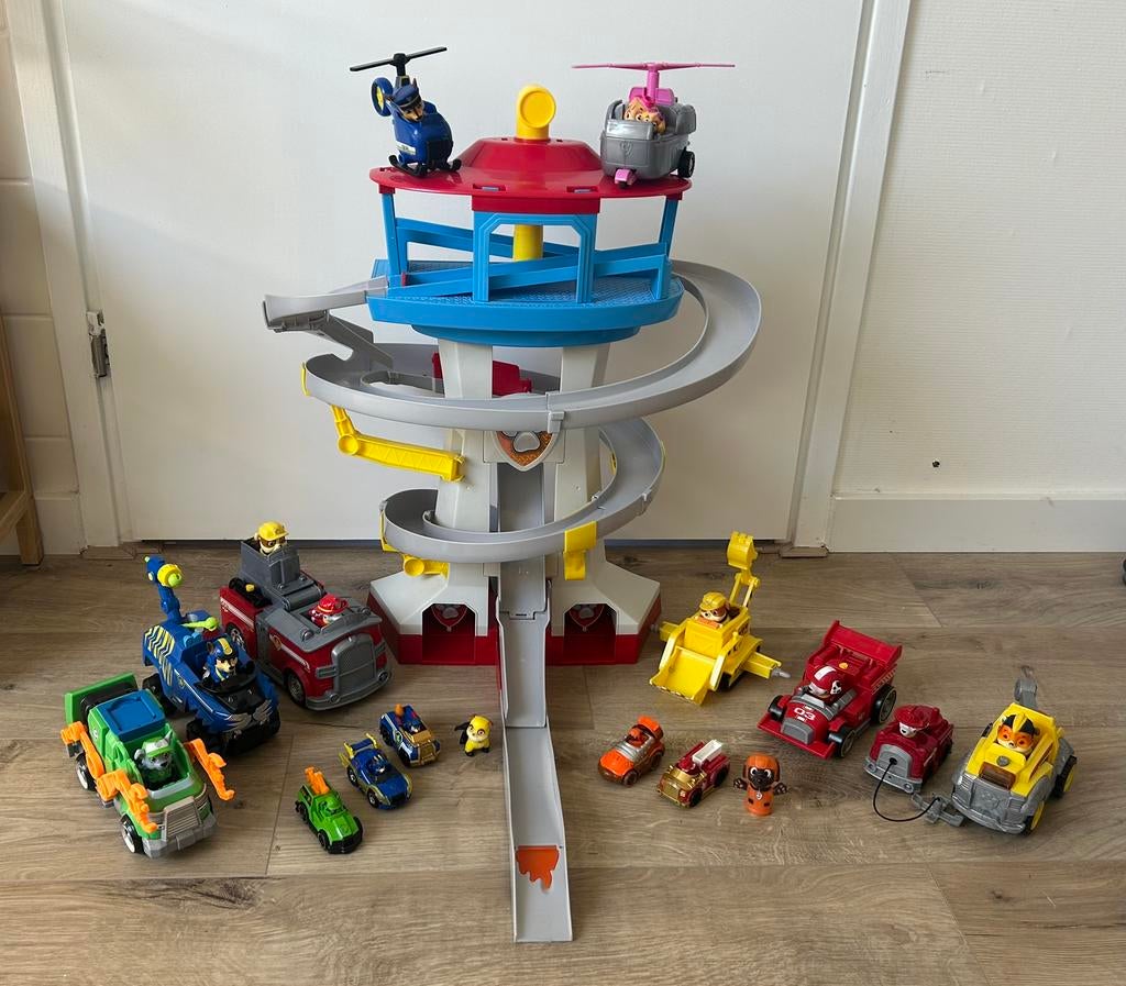 Paw Patrol auto’s & toren, Ophalen, Zo goed als nieuw, Handmatig, Overige merken