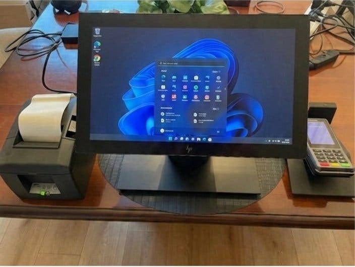 HP Engage One Pro AIO + Advanced Hub (15.6 inch), Computers en Software, Desktop Pc's, Ophalen of Verzenden, Zo goed als nieuw