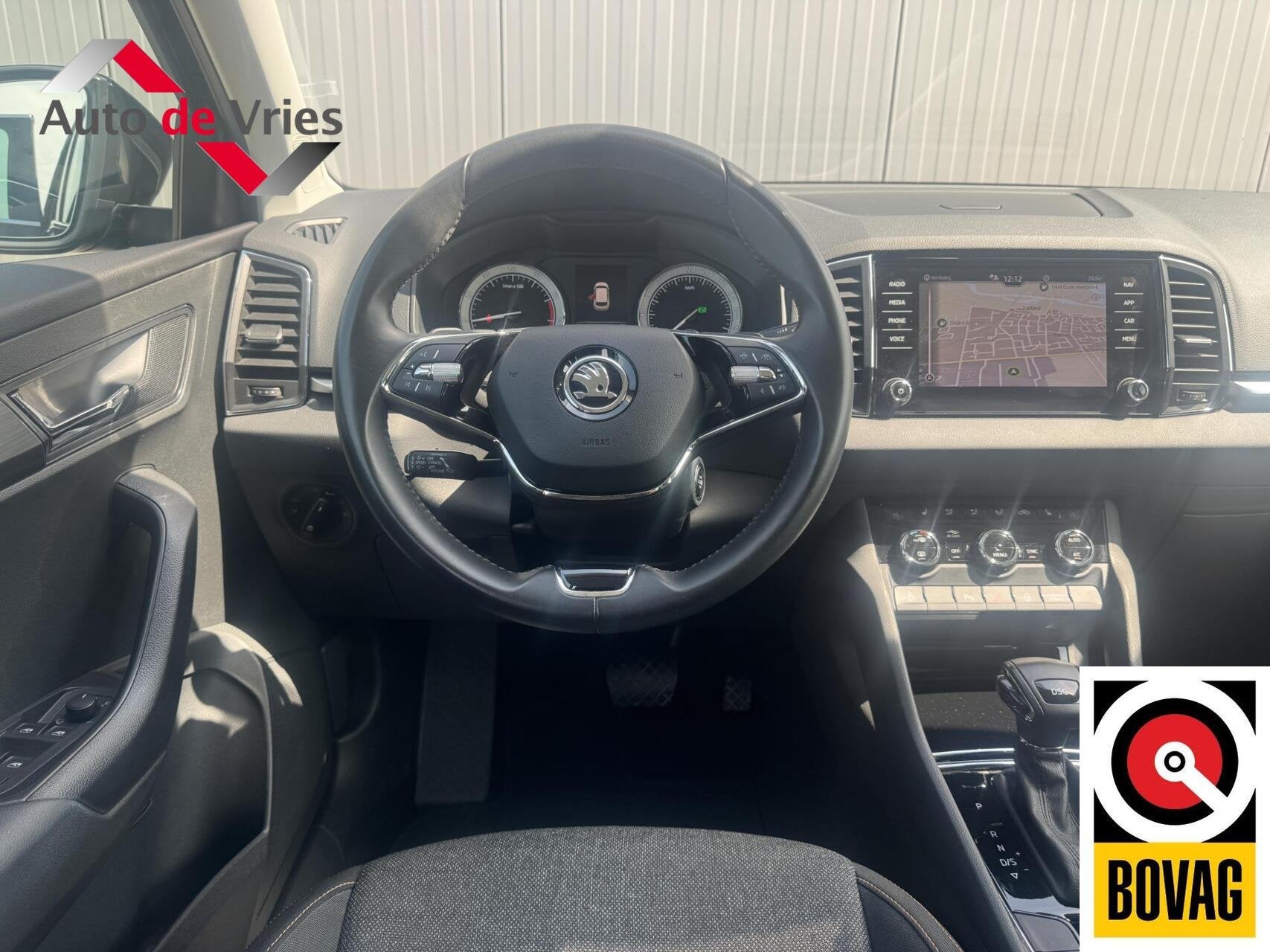 Skoda Karoq 1.5 TSI ACT Clever|Navi|LED|Adaptive Cruise, Auto's, Dealer onderhouden, Stof, Zwart, 4 cilinders