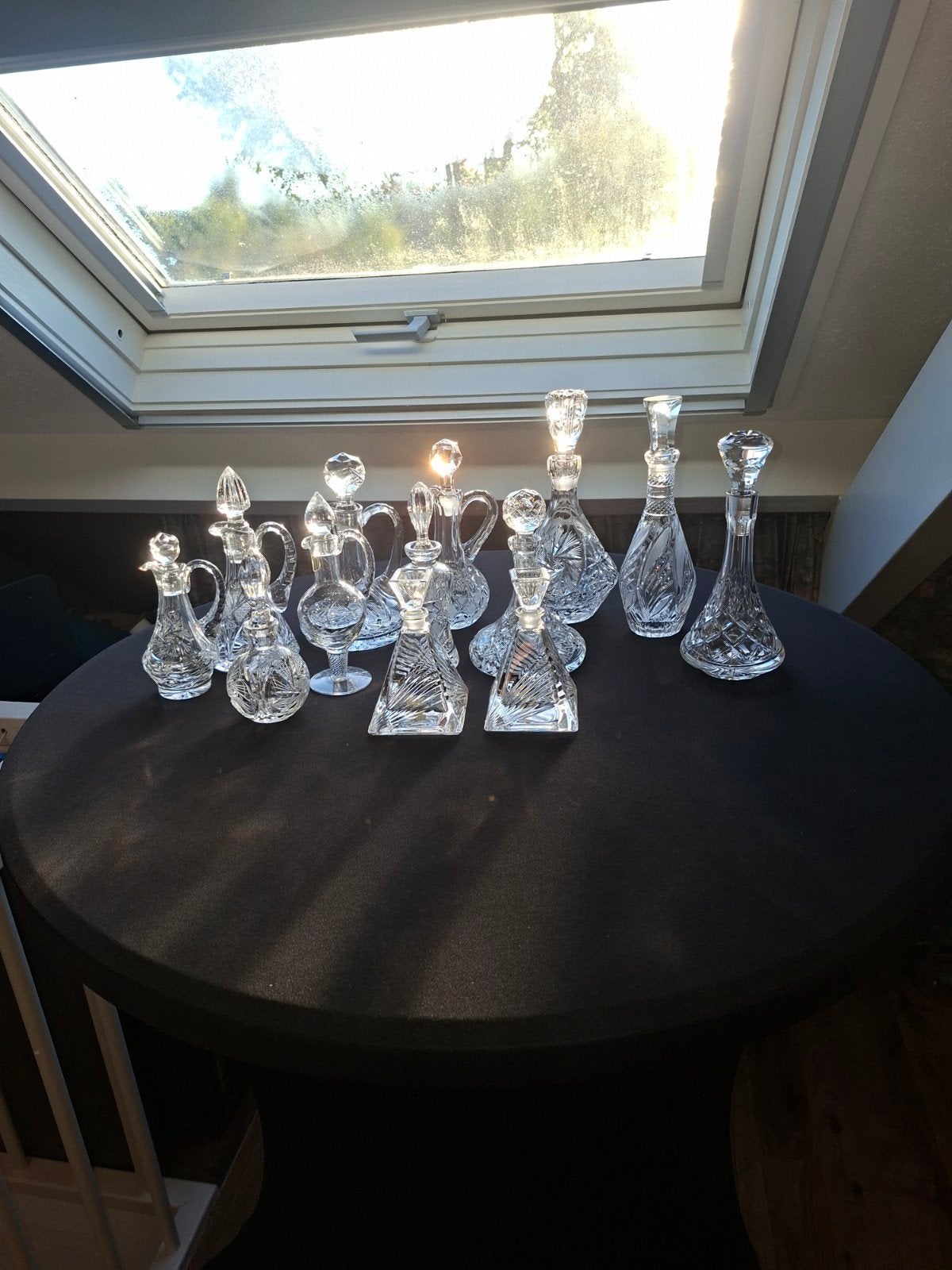 Set van 13 kristallen karafjes en flessen, Ophalen