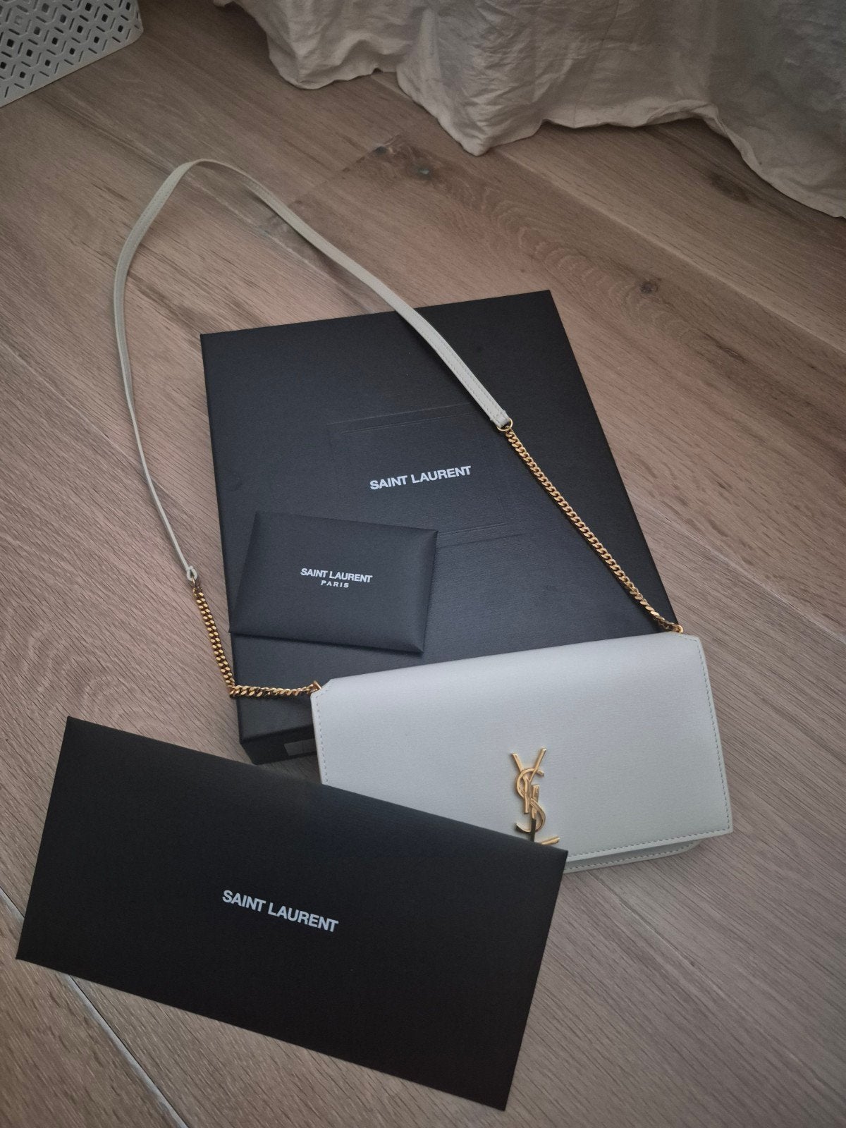 Yves Saint Laurent tasje creme, Ophalen of Verzenden, Zo goed als nieuw, Wit, Schoudertasje