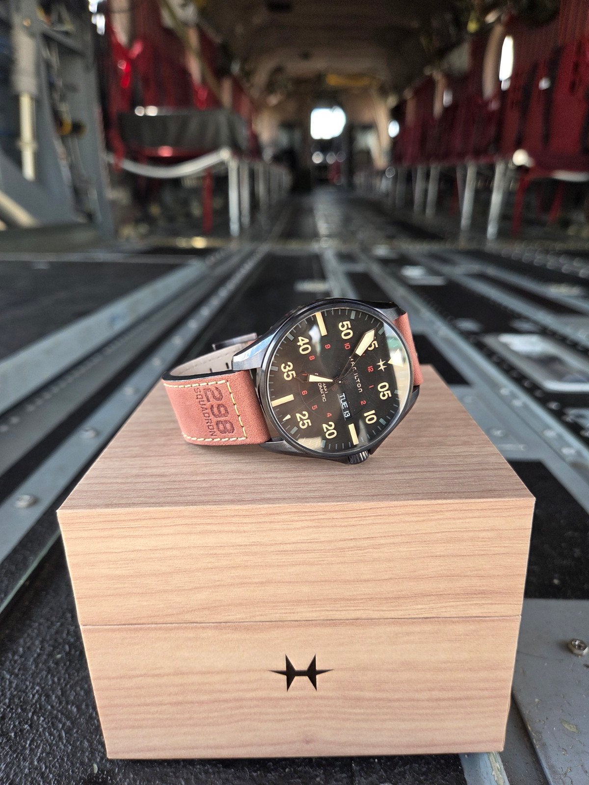 Hamilton Khaki Pilot Day Date - 298 Squadron Special Edition, Ophalen of Verzenden, Zo goed als nieuw, Overige merken