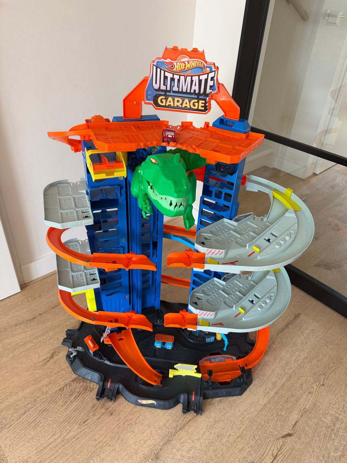 Hot Wheels Ultimate Garage met T-Rex, Ophalen, Zo goed als nieuw