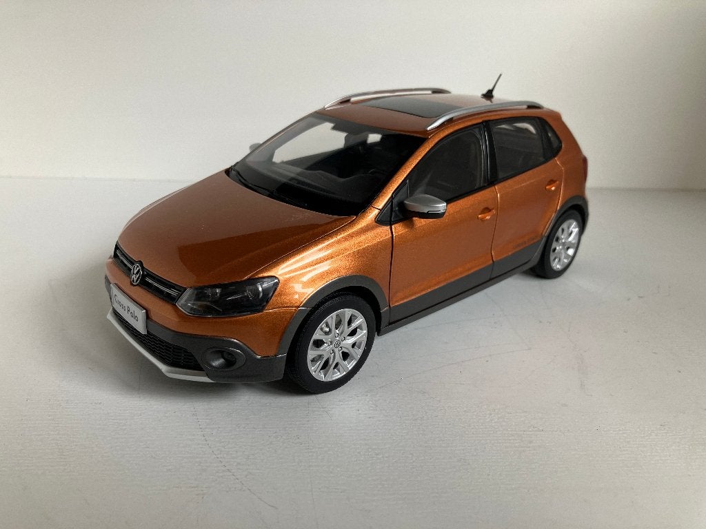 Volkswagen Polo Cross 2016  Koper metallic  1/18 Paudi, Hobby en Vrije tijd, Modelauto's | 1:18, Ophalen of Verzenden, Nieuw, Auto