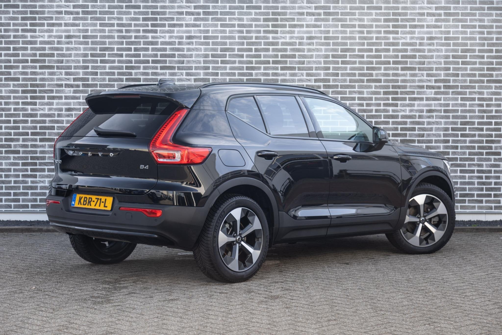 Volvo XC40 2.0 B4 Plus Dark | Trekhaak | Panoramadak | Licht, Gebruikt, Euro 6, 4 cilinders, Leder en Stof