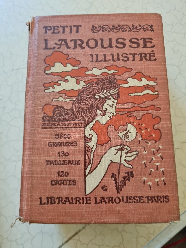 Antiek boek Petit Larouse, Ophalen of Verzenden