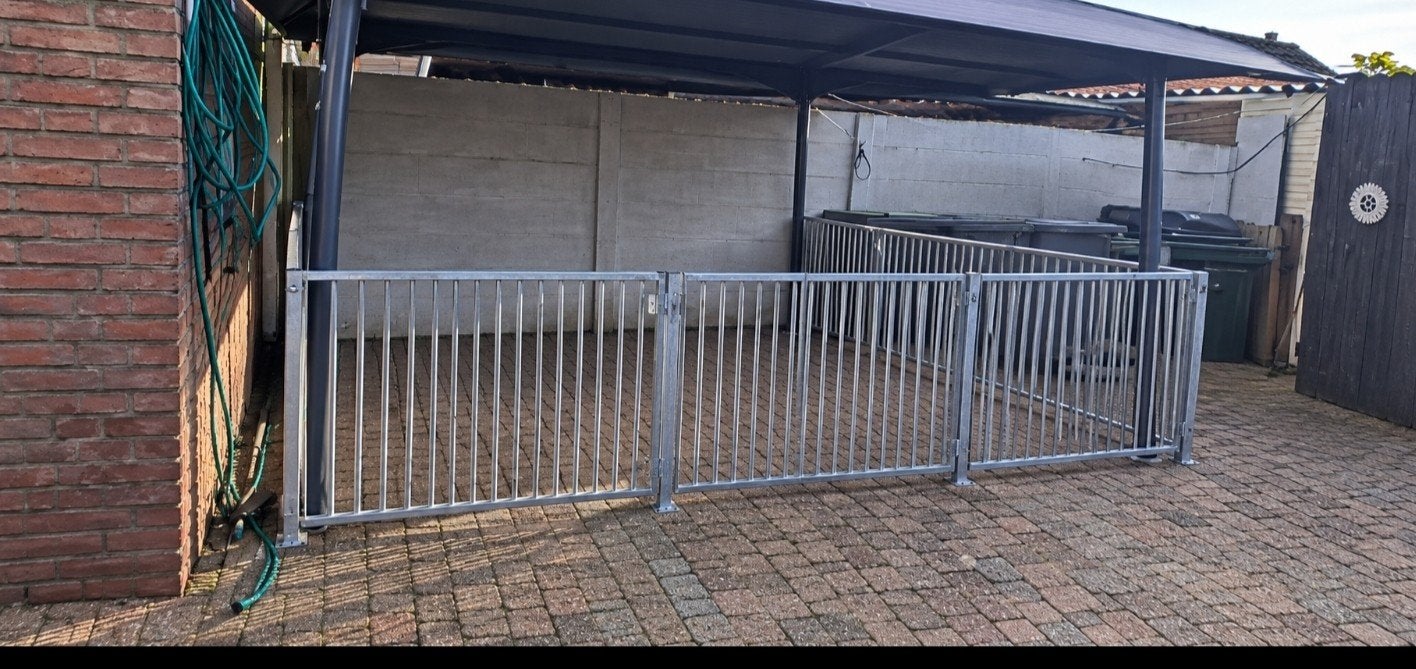 prachtige honden ren .kleine honden .10 x 1 meter en 95 hoog, Dieren en Toebehoren, Ophalen, Hondenkennel, 110 cm of meer, 65 tot 100 cm