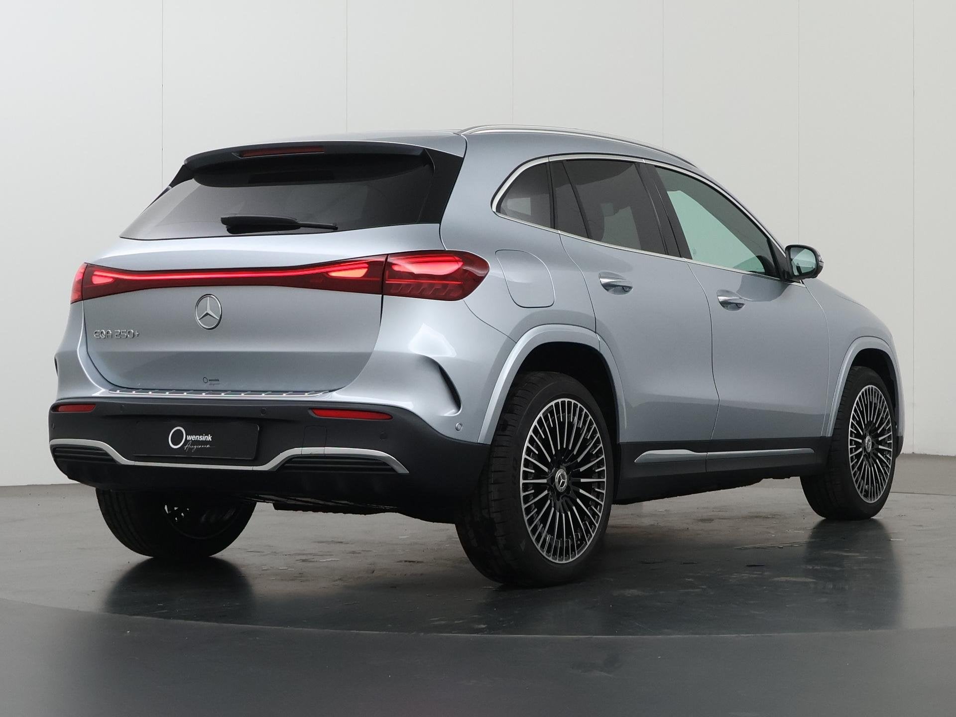 Mercedes-Benz EQA 250+ Business Solution AMG 71 kWh | 15-7-2, 445 min, SUV of Terreinwagen, Zilver of Grijs, 1500 kg