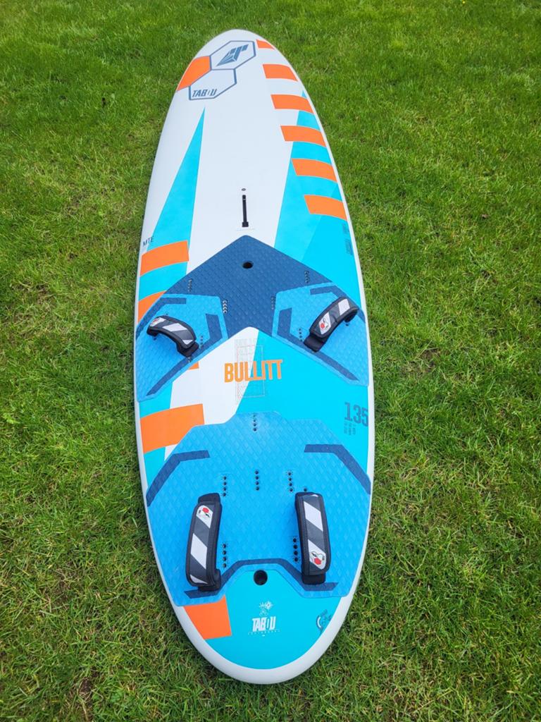 Tabou Bullet 135 Windsurfboard - Zo goed als nieuw, Watersport en Boten, Windsurfen, Ophalen of Verzenden, Zo goed als nieuw, Plank