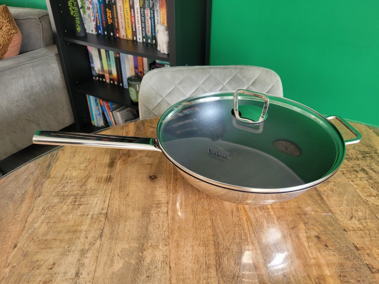 Vivo Villeroy & Boch Wokpan 32 cm met deksel - Z.G.A.N., Geschikt voor inductie, Ophalen of Verzenden, Zo goed als nieuw, Rvs