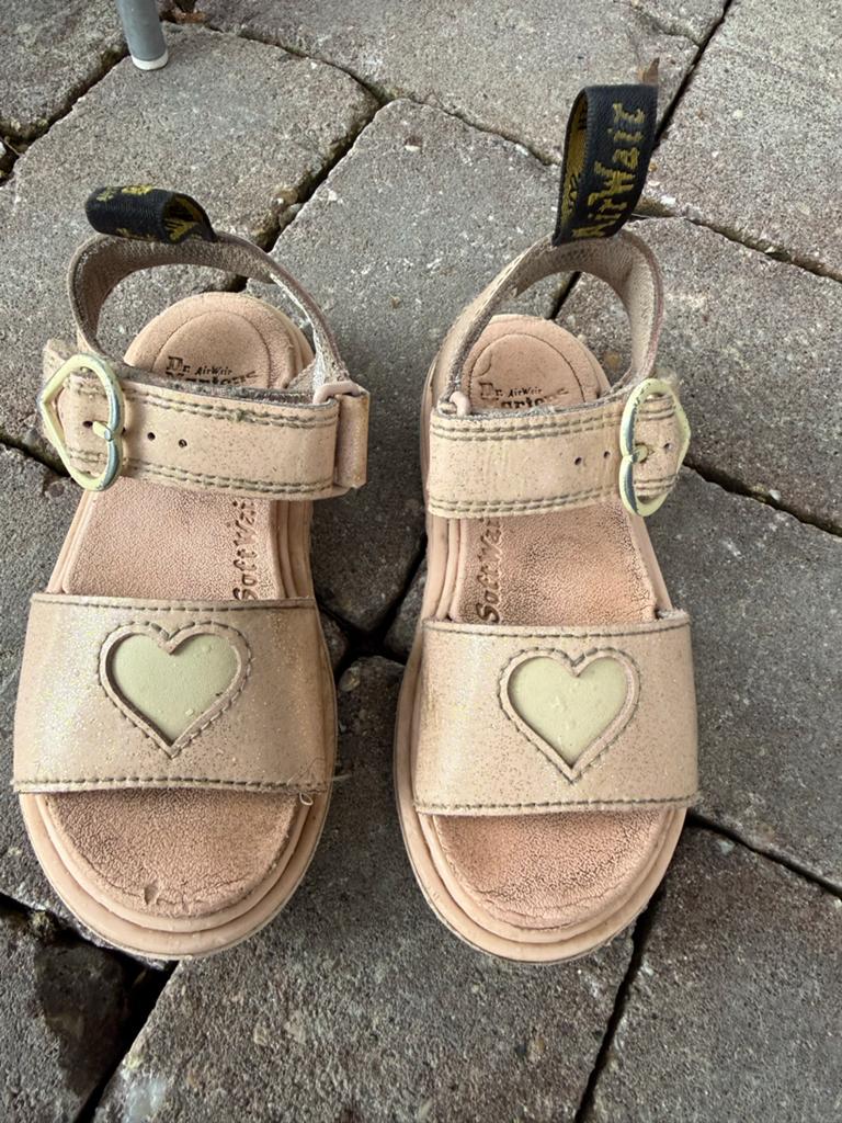 Dr. Martens sandalen maat 27, Kinderen en Baby's, Kinderkleding | Schoenen en Sokken, Ophalen of Verzenden, Gebruikt, Jongen of Meisje