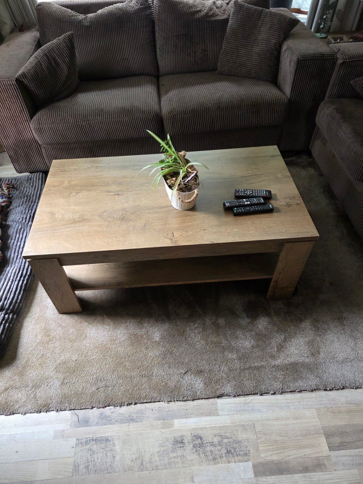 Moderne salontafel met opbergruimte