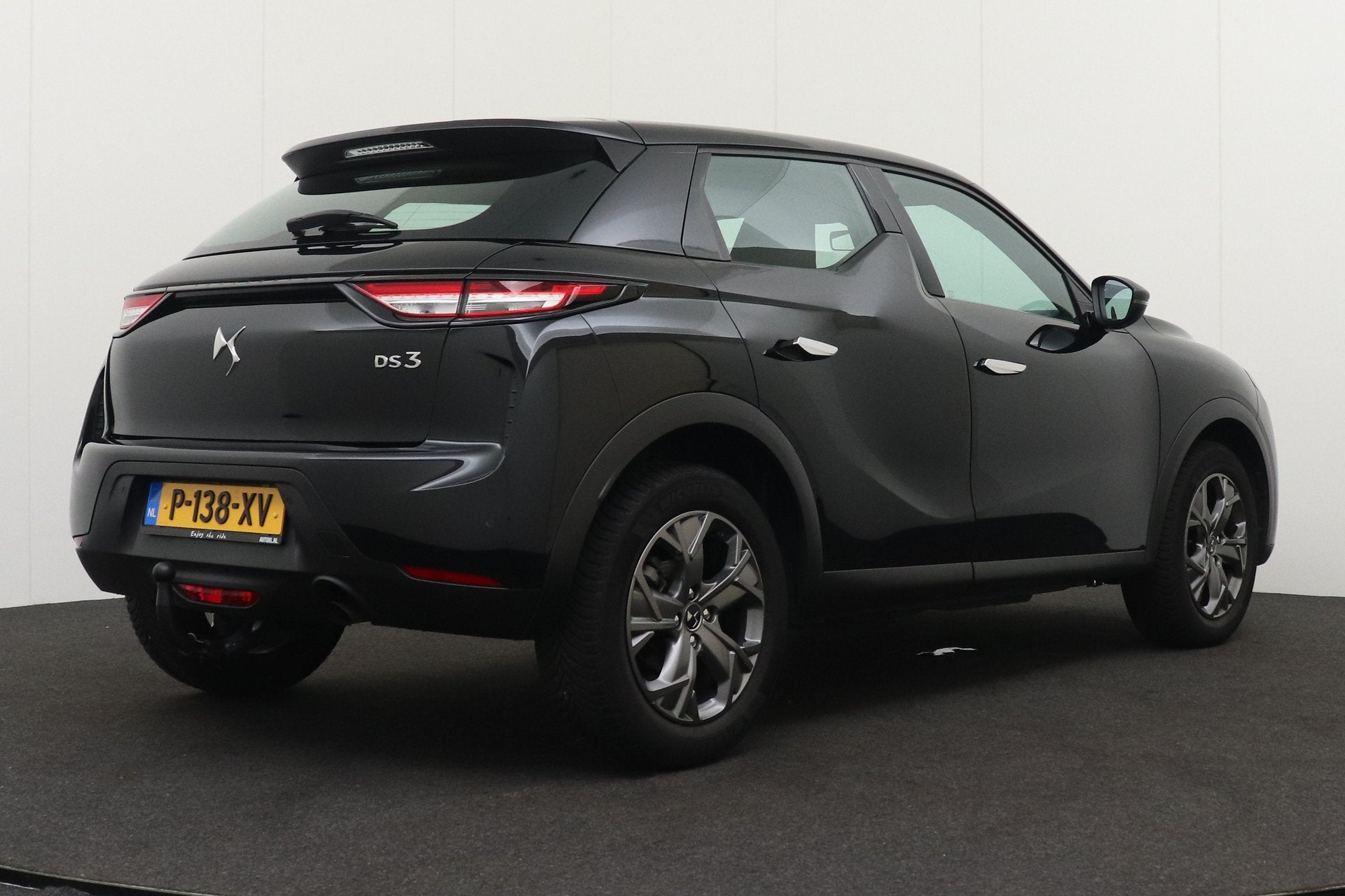 DS DS 3 Crossback 1.2T 101 PK Montmartre Trekhaak Carplay Cl, Voorwielaandrijving, Dealer onderhouden, 101 pk, 1199 cc