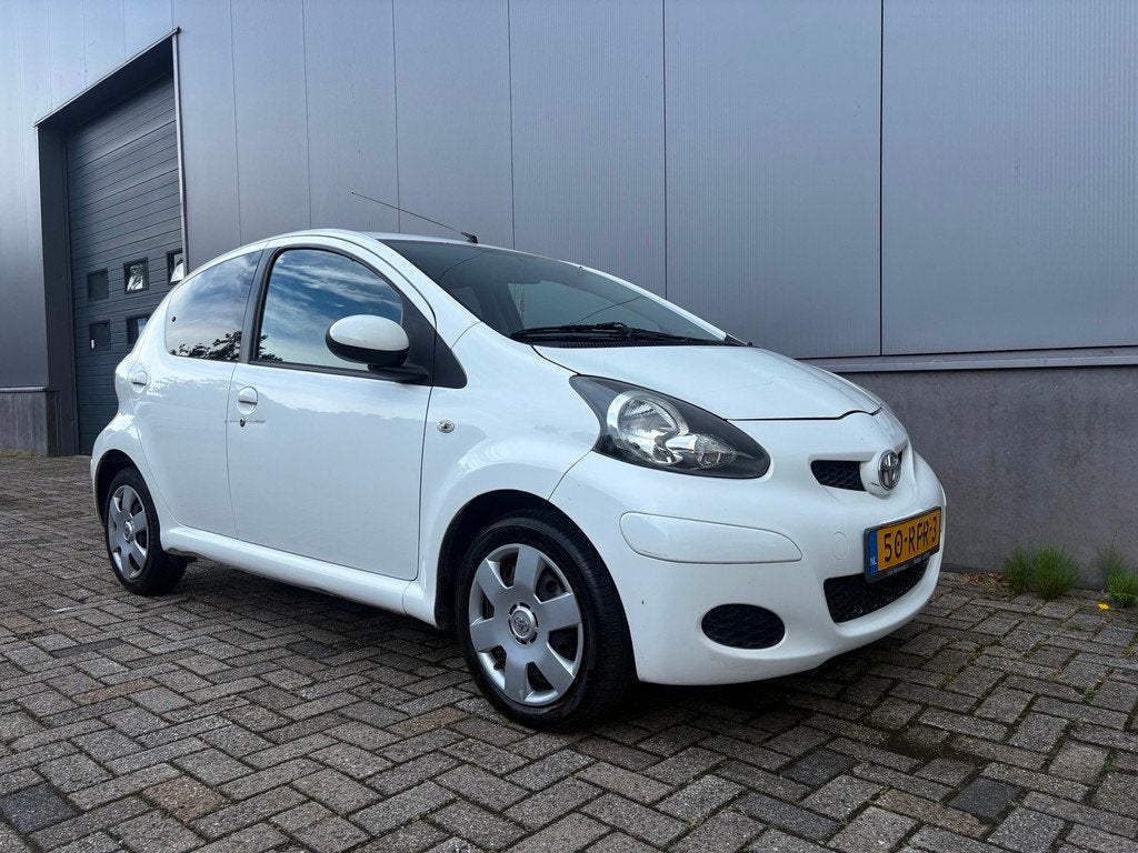 Toyota Aygo 1.0-12V Dynamic|Airco|NAP|Elektrisch pakket, Voorwielaandrijving, Euro 5, Gebruikt, 4 stoelen