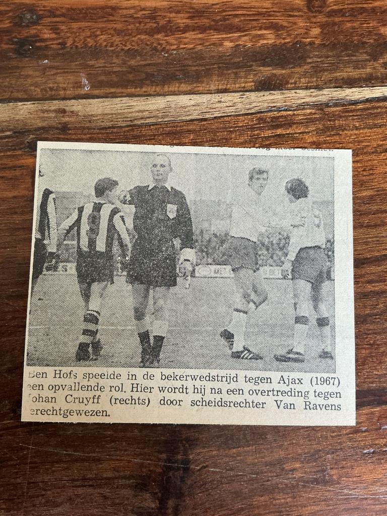Voetbal krantenartikel Bekerwedstrijd Ajax 1967 Cruijff, Ophalen of Verzenden, 1960 tot 1980, Knipsel(s)