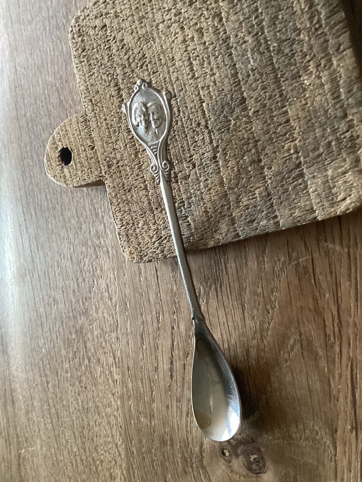 Lepeltje sola, Verzenden, Gebruikt, Speld(je) of Lepel(tje)