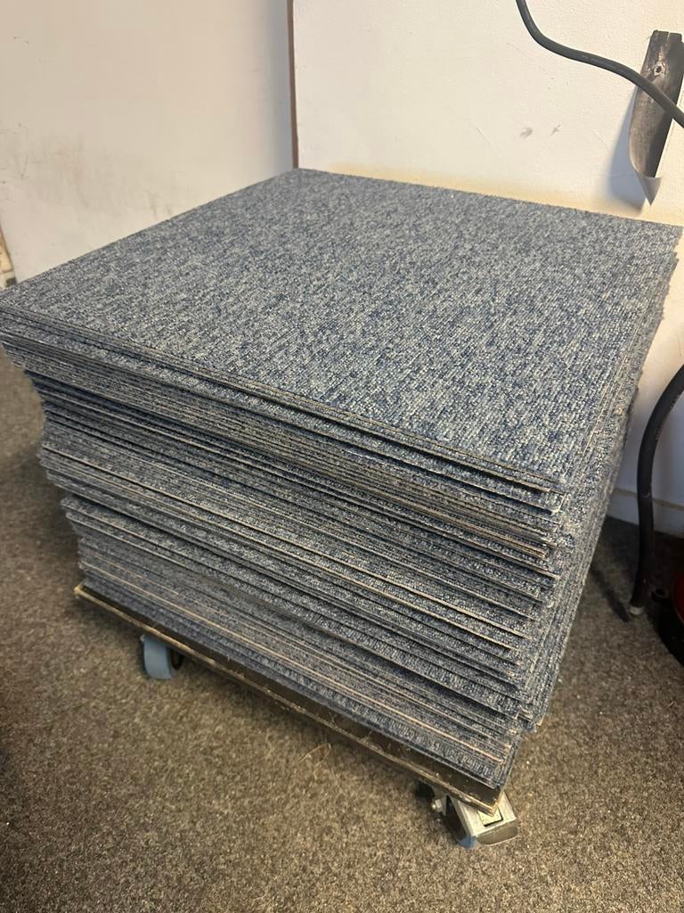 Tapijttegels blauw/grijs 70stuk 50x50, Ophalen, Grijs, Zo goed als nieuw, Tapijttegels