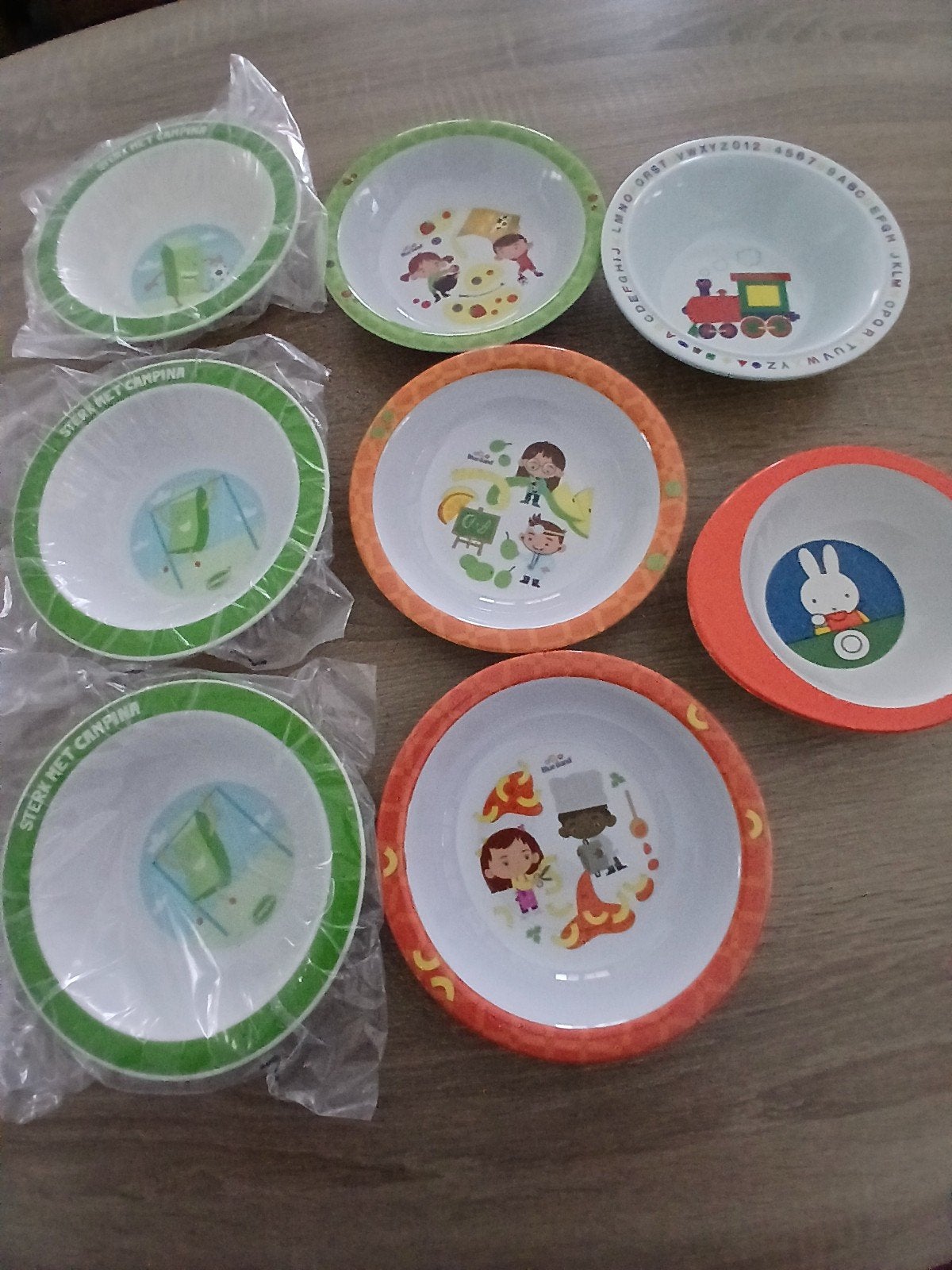 Diverse kinderbordjes en schaaltjes, Ophalen of Verzenden
