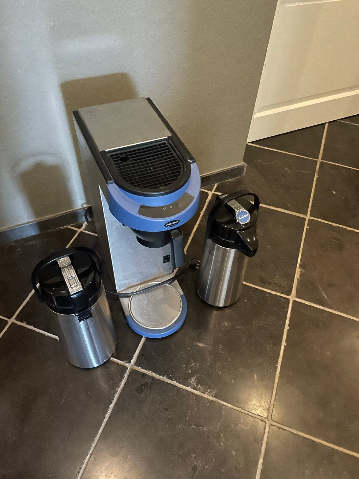 Animo OptiBean 3 XL koffiemachine met 2 thermoskannen, Witgoed en Apparatuur, Ophalen, Gebruikt, 10 kopjes of meer, Koffiemachine