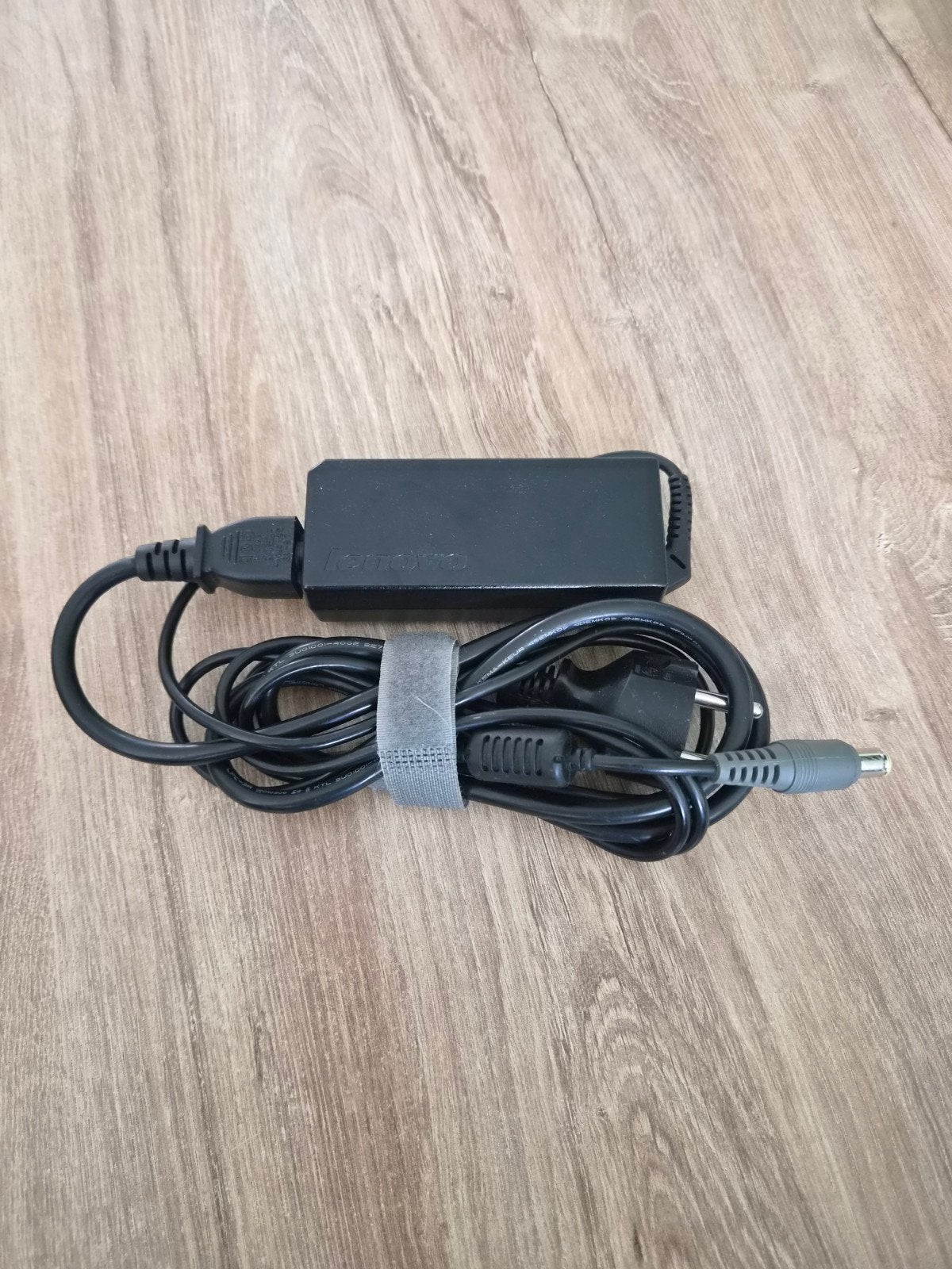 Lenovo 65W Oplader Ronde Adapter, Computers en Software, Laptop-opladers, Ophalen of Verzenden