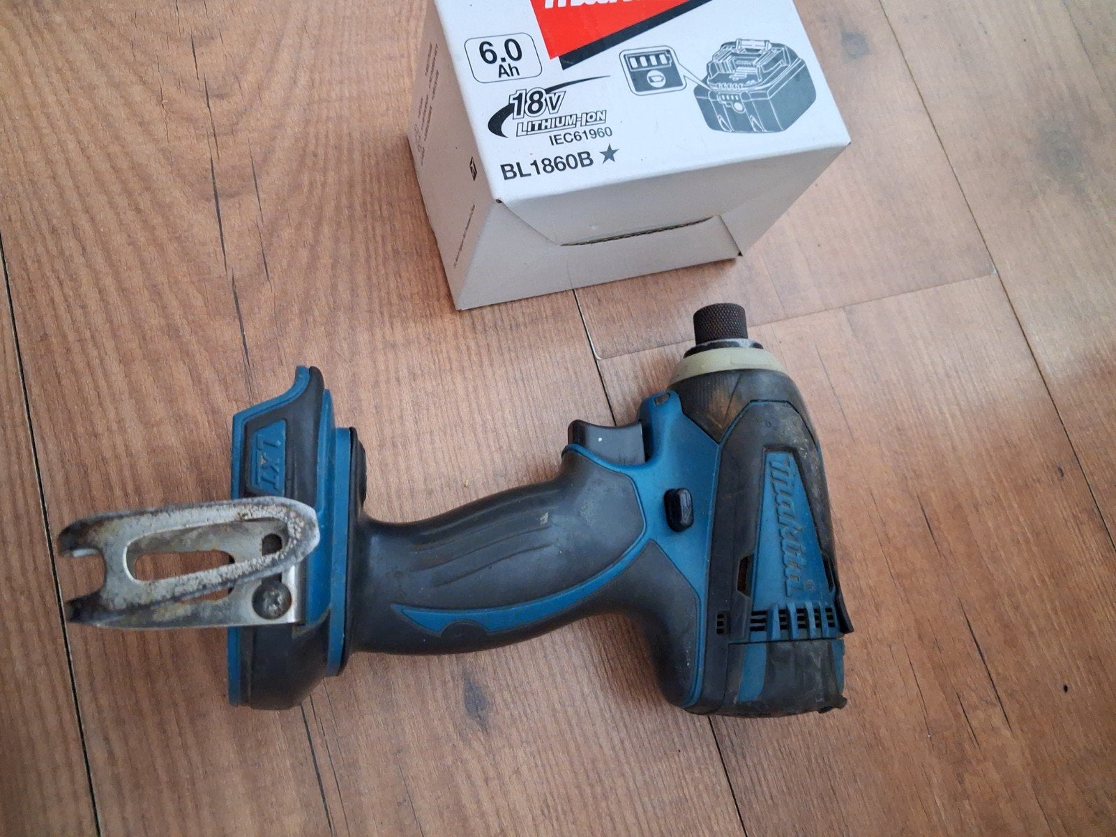 Makita 18V slagschroevendraaier met 6.0 Ah accu, Ophalen of Verzenden, Gebruikt, 600 watt of meer, Boor- en Schroefmachine