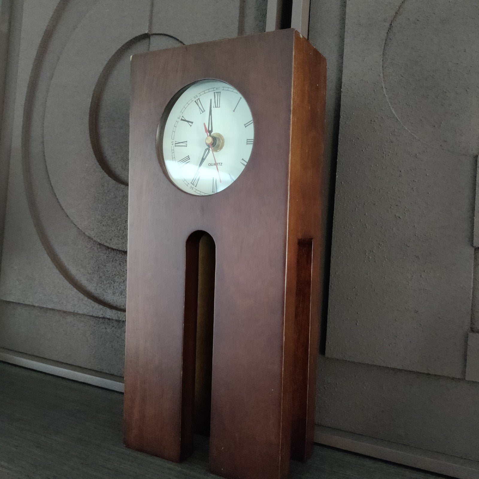 Houten tafelklok met Romeinse cijfers, Ophalen of Verzenden