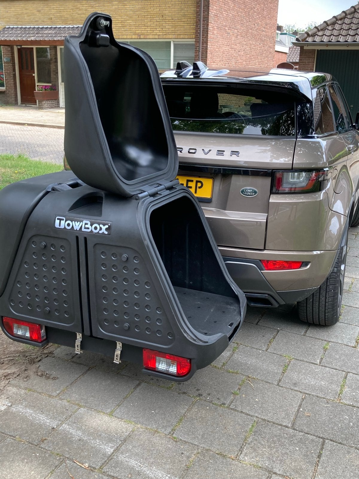 TowBox V3 trekhaakkoffer te huur - €35per week  per 11/8, Auto diversen, Ophalen, Zo goed als nieuw