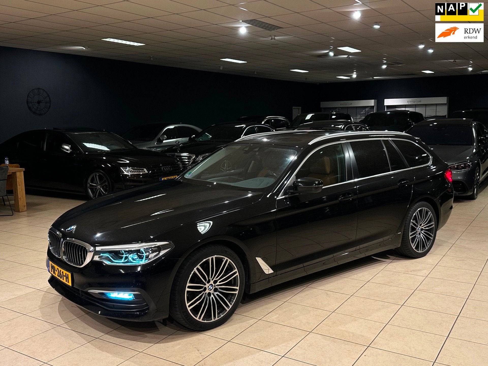 BMW 5-serie Touring 520i High Executive/Memory/LED/Leder/Dea, Automaat, 1998 cc, Achterwielaandrijving, Gebruikt