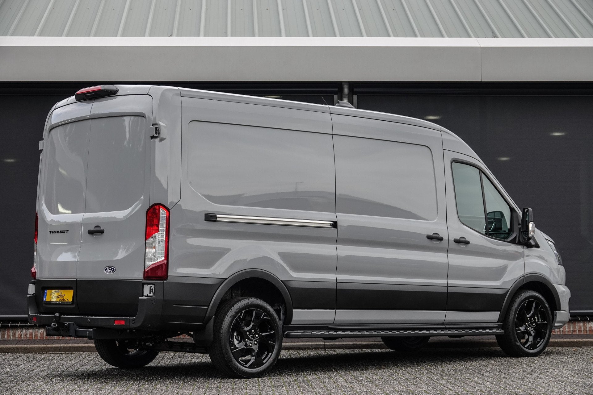 Ford Transit L3H2 | 165Pk | 3.500kg. trekgewicht | 350 | Rap, Voorwielaandrijving, 12 maanden, Stof, Zwart