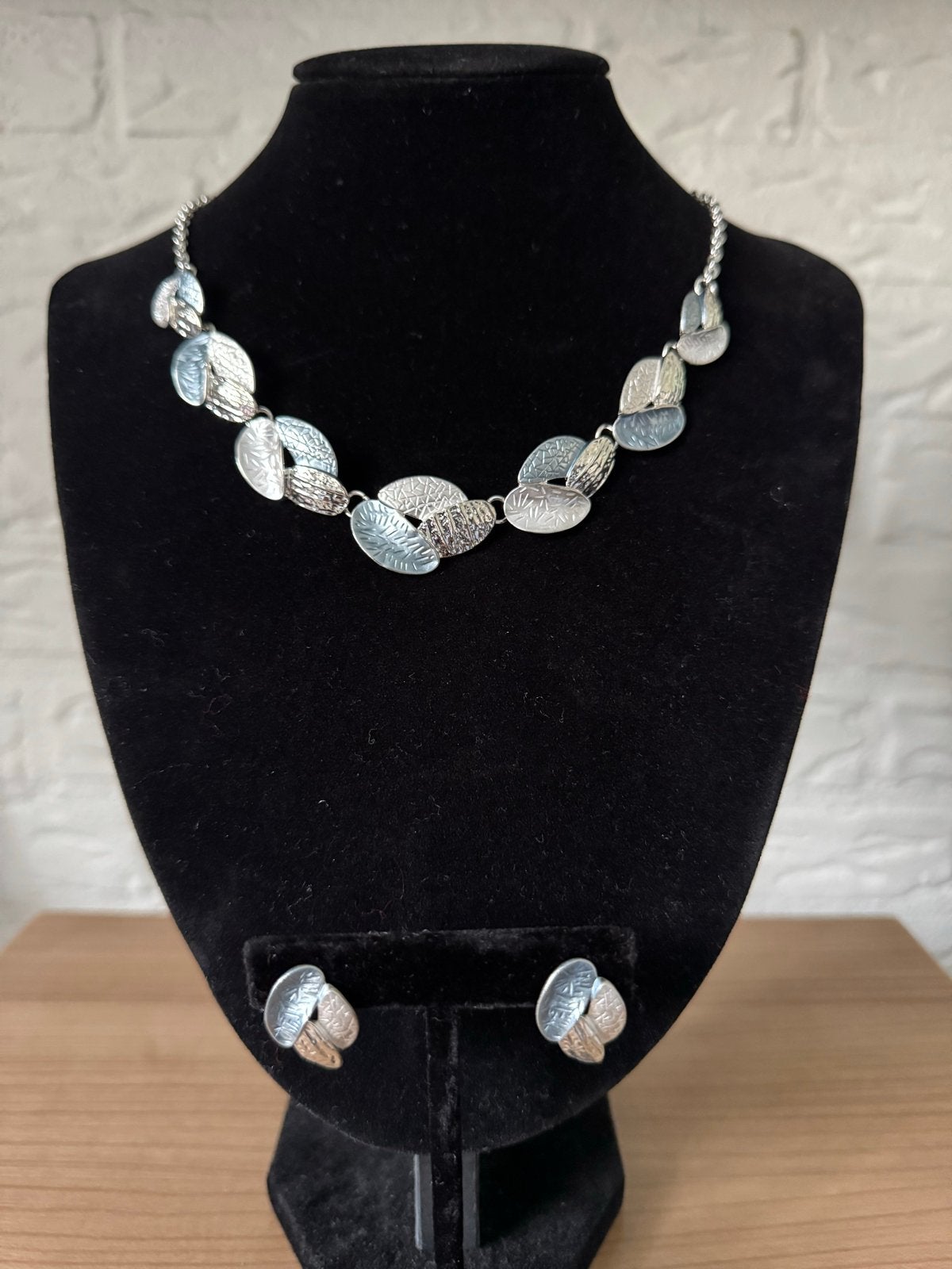 Zilverkleurige ketting en oorbellen set, Verzenden, Nieuw, Zilver, Overige materialen