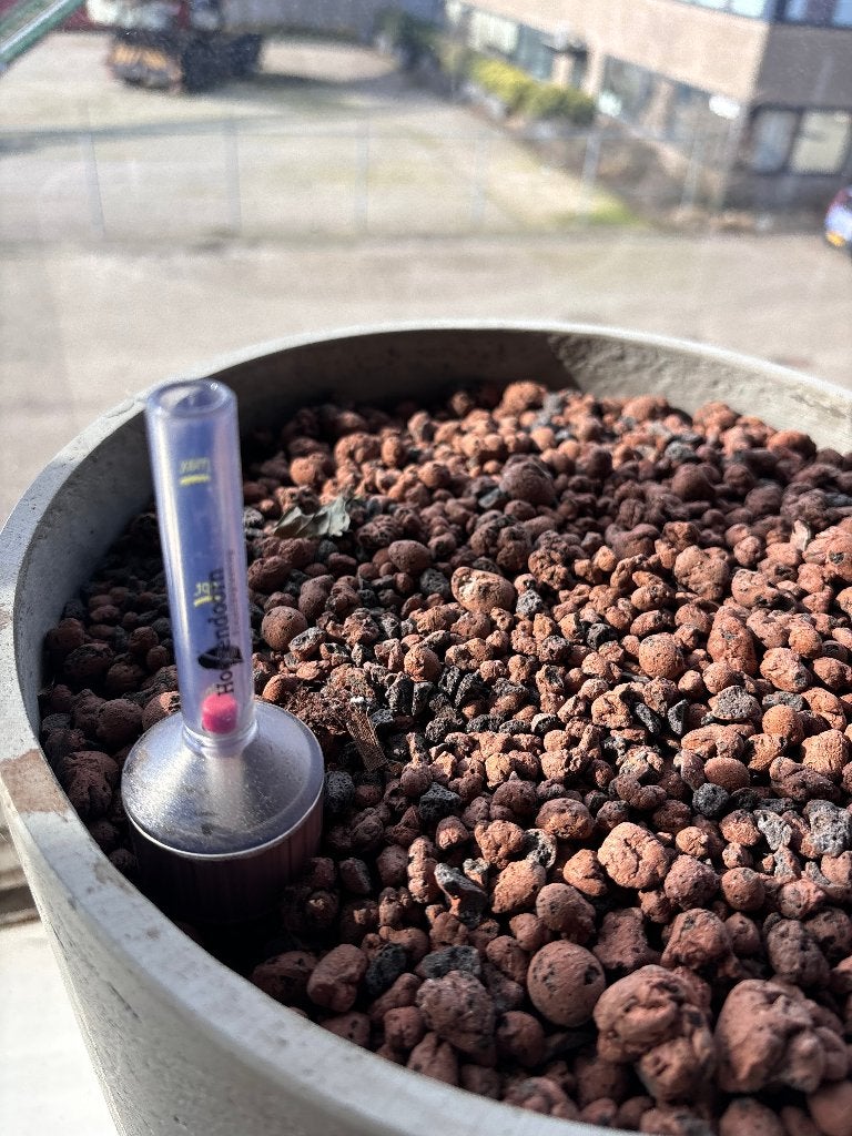 SET VAN 2 BETONNEN PLANTENPOTTEN MET WATERMETER, Gebruikt, Rond, Minder dan 40 cm, Balkon