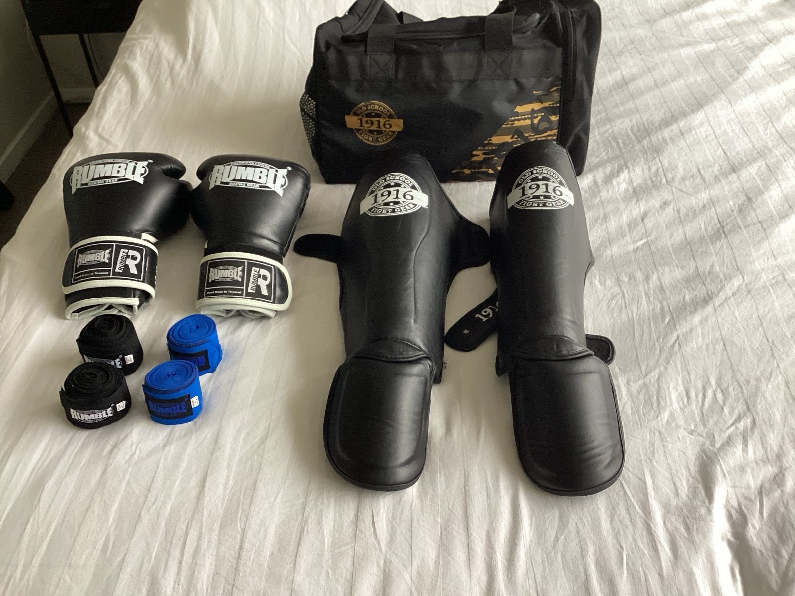 Kickboks set: scheenbeschermers, bokshandschoenen & tas, Sport en Fitness, Vechtsporten en Zelfverdediging, Ophalen, Overige, Vechtsportbescherming