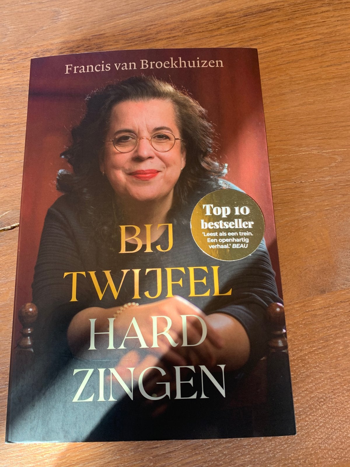 Bij twijfel hard zingen - Francis van Broekhuizen, Ophalen of Verzenden, Zo goed als nieuw